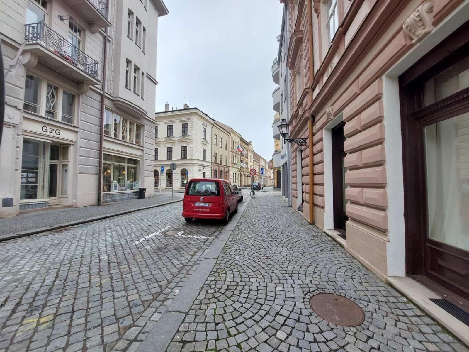 Prostorny Byt V Centru 3 Kk 80 M2 Hradec Králové Zewnętrze zdjęcie