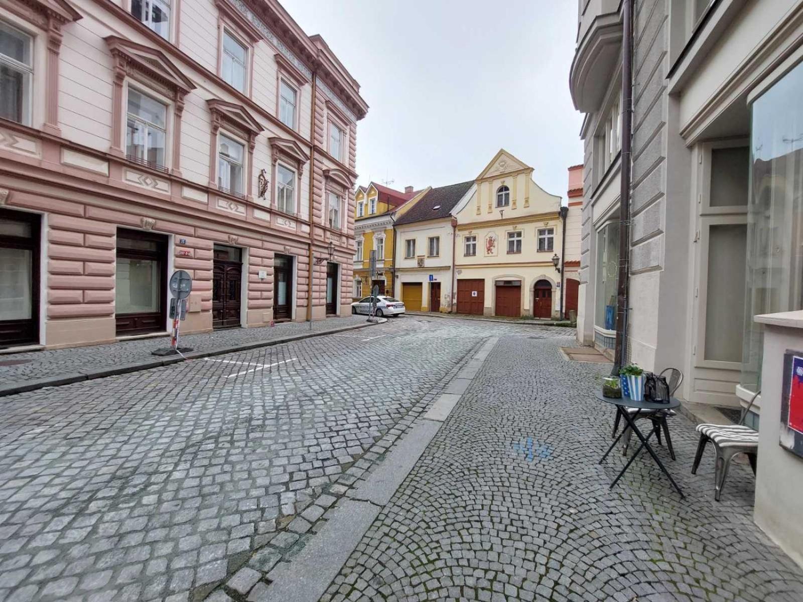 Prostorny Byt V Centru 3 Kk 80 M2 Hradec Králové Zewnętrze zdjęcie