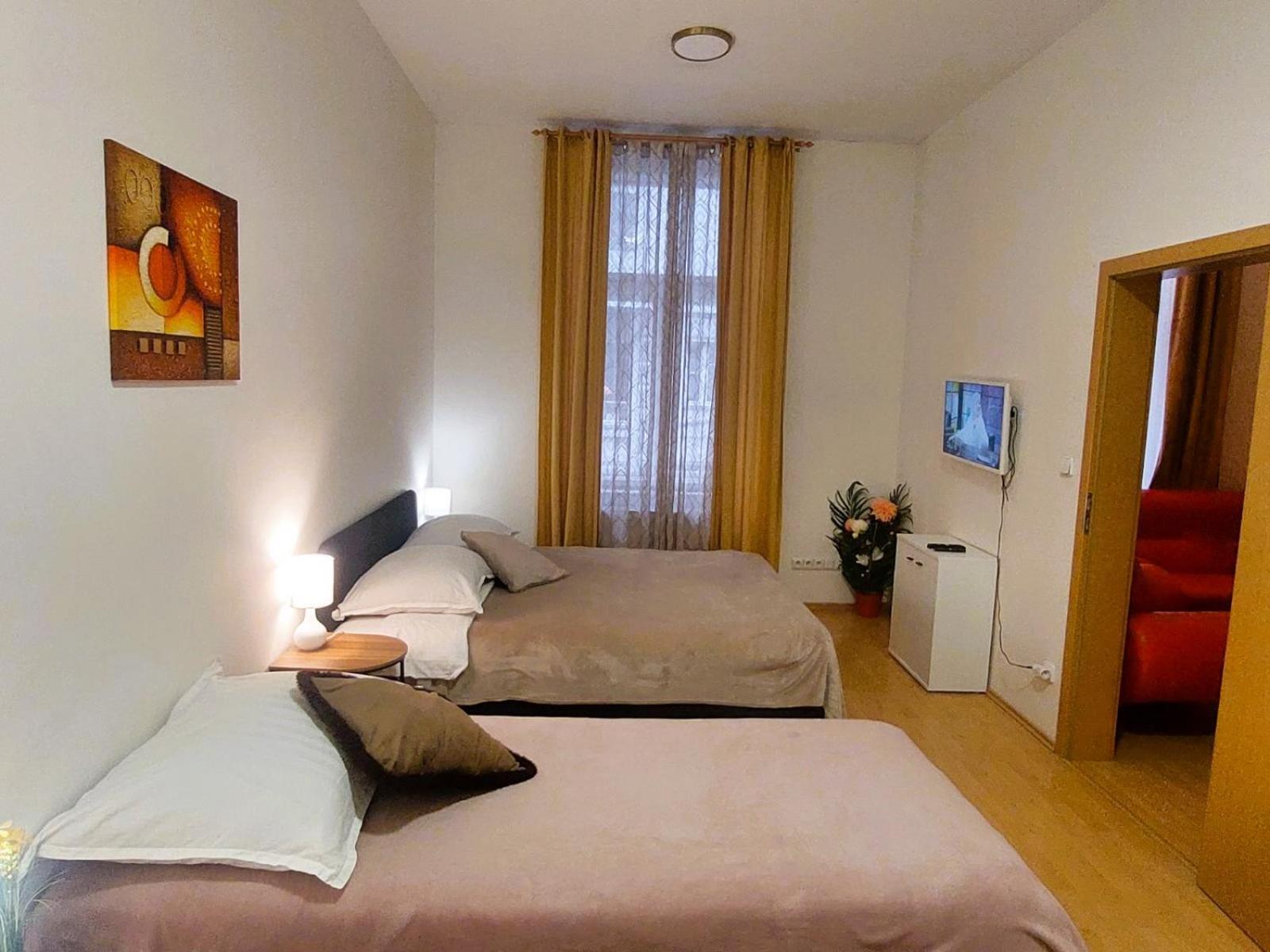 Prostorny Byt V Centru 3 Kk 80 M2 Hradec Králové Zewnętrze zdjęcie
